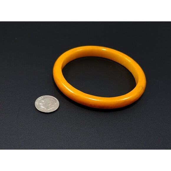 Vintage Lucite Butterscotch Bangle Bracelet, 1950s, - Picture 4 of 10